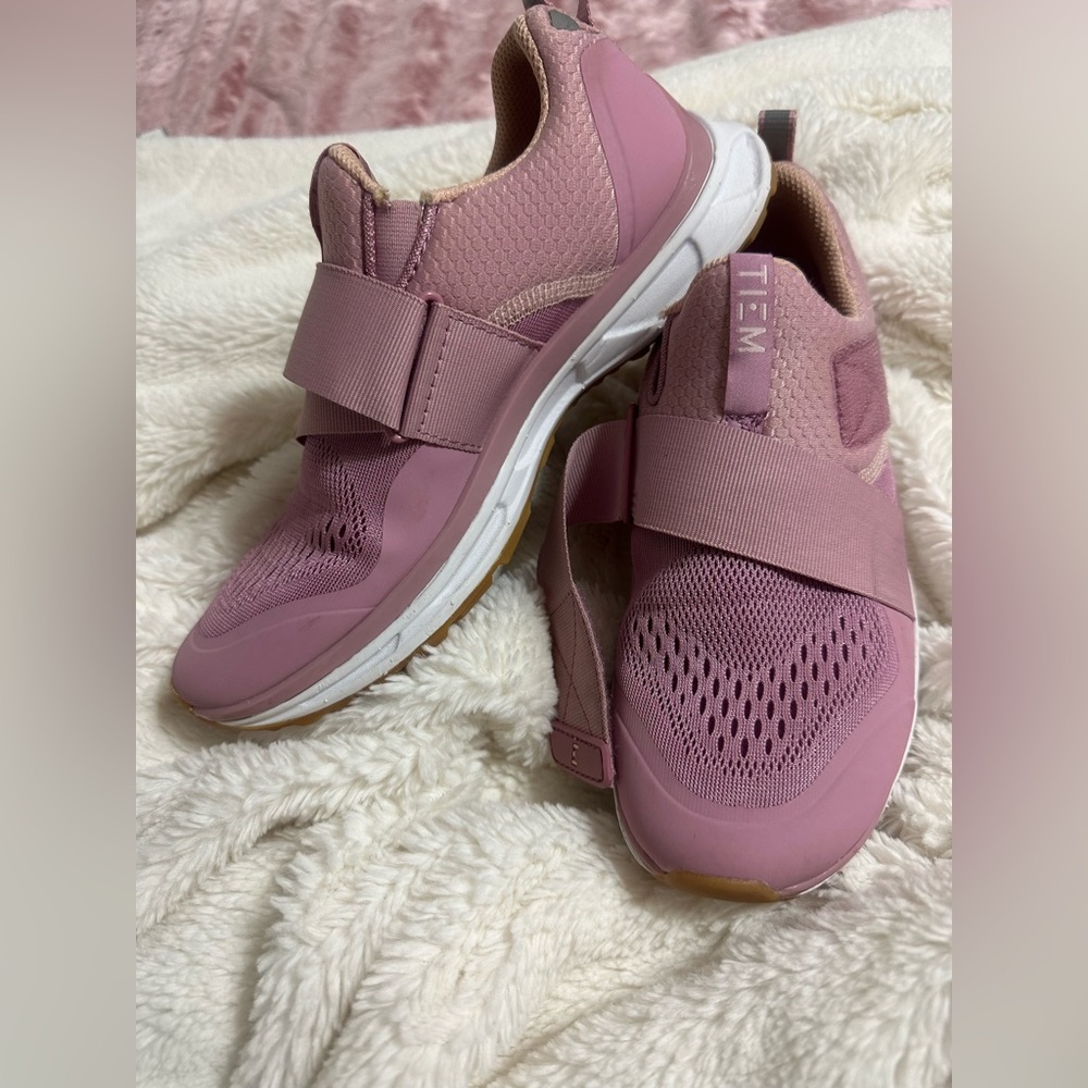 Pink Cycling shoes size 7